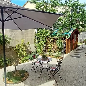 https://apt-les-myosotis-cavaillon-petit-luberon.fr-provencehotel.com